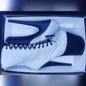 BRAND NEW 8 inch pleasers size 7